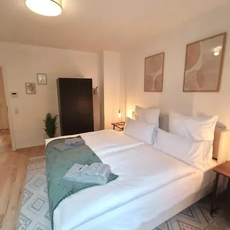 Bright And With 2 Beds Incl Workspace Apartment