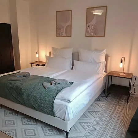 Bright And Central With 2 Beds Incl Workspace Apartment Bochum