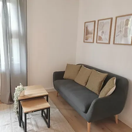 Bright And With 2 Beds Incl Workspace 보훔