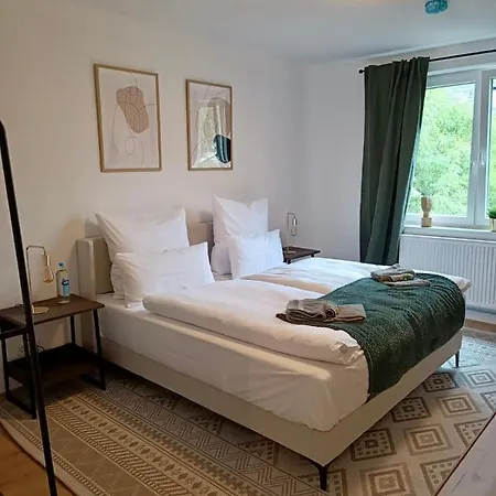 Bright And With 2 Beds Incl Workspace Apartment