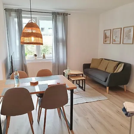 Bright And With 2 Beds Incl Workspace *