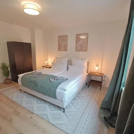 Bright And Central With 2 Beds Incl Workspace * Bochum